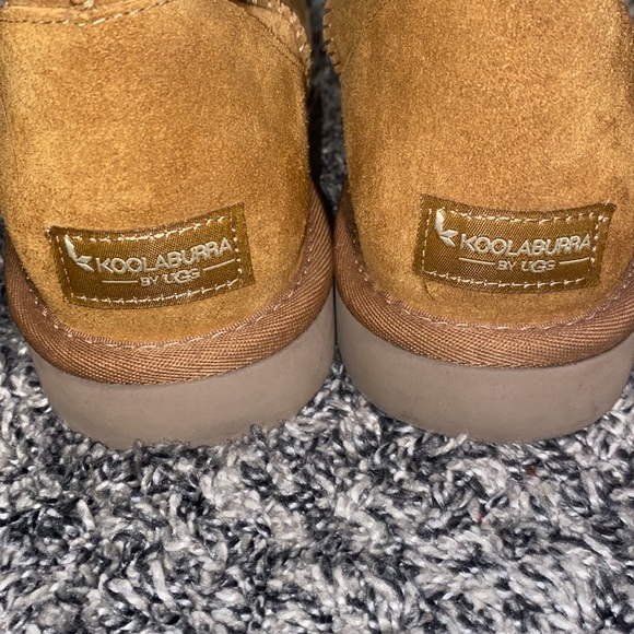 Size 9 Uggs - Picture 3 of 4